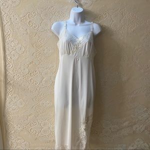 Vintage off white full slip